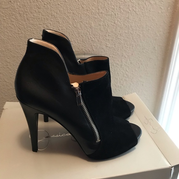 Black heeled shoe - Picture 5 of 5